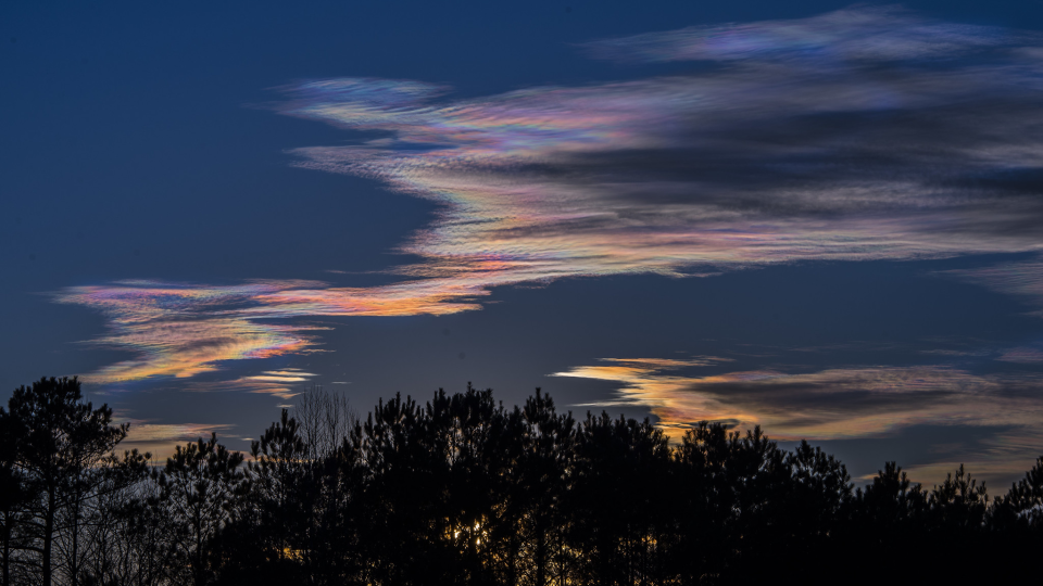 <p>Iridescent clouds before sunset / Source: NOAA<br> </p> NOAA Iridescent Clouds